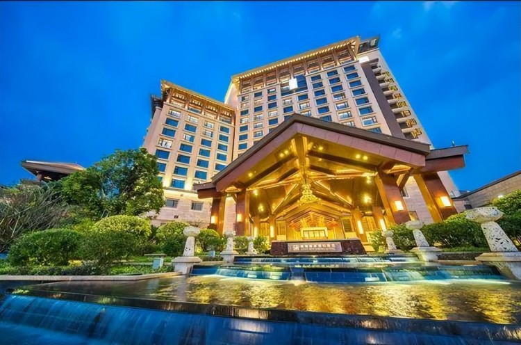 梅州鹿湖温泉假日酒店，两日游包括早餐温泉，关键是便宜